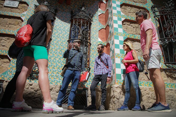 Gaudi UNESCO Highlights Small Group Bike Tour - Stop 6: Placa Reial for a 10-Minute Reset (Plus a Refreshment Break)