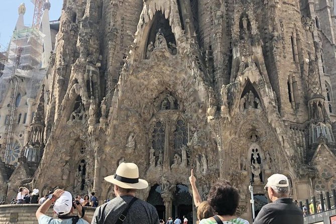Golden Hour in Gaudi's Sagrada Familia with expert Guide - Why 4:00 pm changes Sagrada Familia