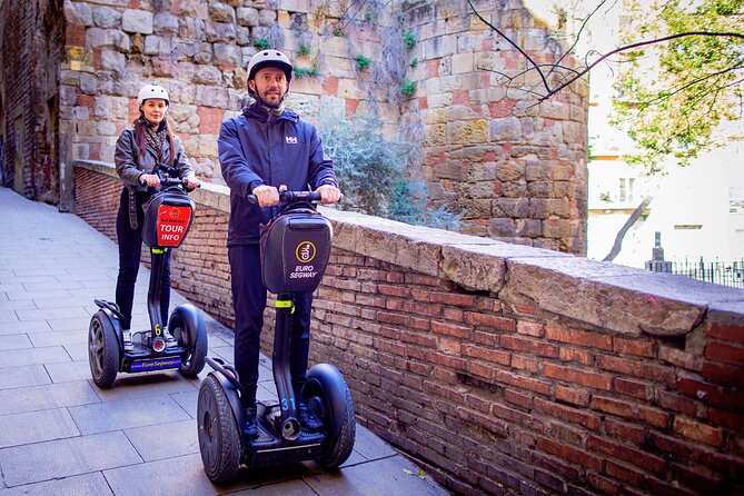 Gran Gaudi - 3H Segway tour - Stop 5: Arc de Triomf at the Edge of the Old Town