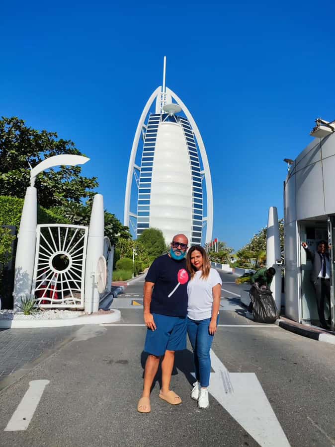Guided Dubai City Tour: Modern Architecture & Sightseeing - Zabeel Palace, Al Farooq Omar Bin Al Khattab Mosque, and The Pointe views