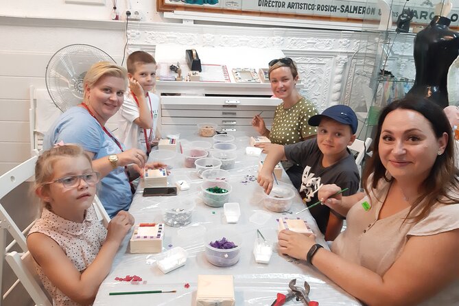 Guided Gaudí Mosaic Workshop for Children in Barcelona 1 Hours - The one-hour flow: what you do during the session