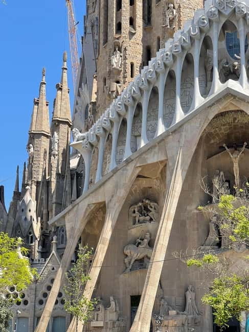Guided Tour of Sagrada Familia - Gaudi's dream - Gaudí’s dream feels different when someone explains it