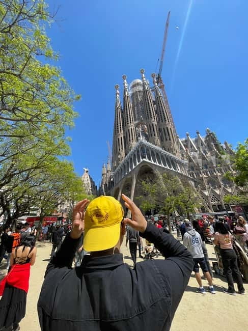 Guided Tour of Sagrada Familia - Gaudi's dream - Where the tour starts (and how to find it fast)