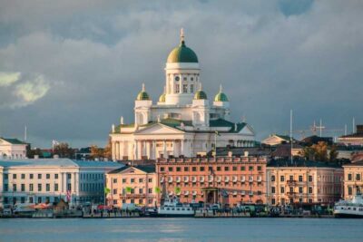 Helsinki: Architectural Highlights Guided Walking Tour - Senate Square and Helsinki Cathedral: the classic anchor