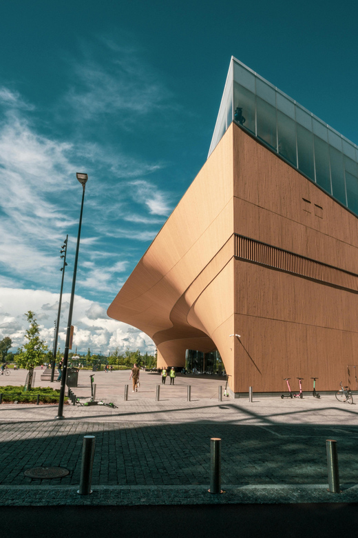 Helsinki: Architectural Highlights Guided Walking Tour - Esplanadi and Runeberg’s memorial: where poetry meets design