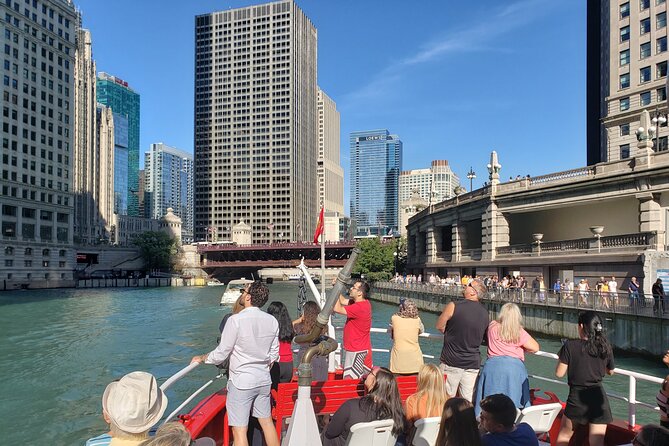 Historical and Architectural Chicago Fireboat River & Lake Cruise - Snacks, drinks, and the 21+ alcohol rule