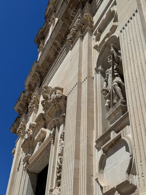 LECCE: AMONG ARCHITECTURAL TREASURES IN THE LECCE BAROQUE - Starting at Porta Napoli: the perfect way to get oriented fast