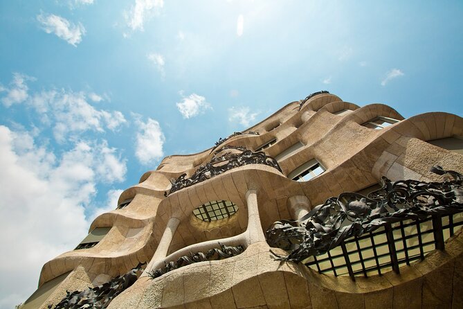 Life of Gaudi and Architectural | Walking Tour | 2h - Why this Gaudí walking tour works: 2.5 hours, not a full-day slog