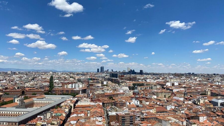 Madrid: Gran Vía Rooftops and Architecture Tour - Metropolis to Gran Vía: glamorous facades, street-level details, real context
