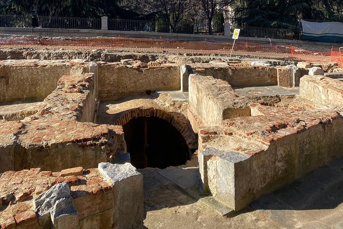 Madrid Historic with an architect : Arabs, Austrias and Bourbons - Plaza de Ramales: Velázquez’s trail through quiet ruins