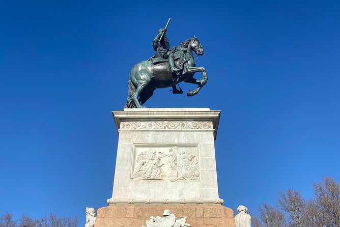Madrid Historic with an architect : Arabs, Austrias and Bourbons - La Almudena’s cathedral museum area: how to read the skyline