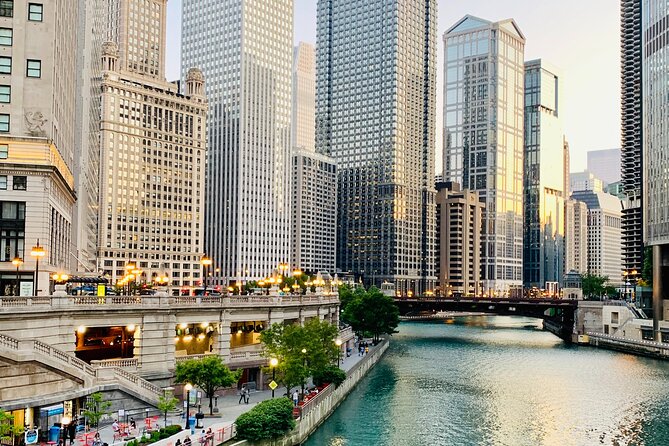 Magnificent Mile Tour With Optional 360 Chicago Upgrade - Starting at Federal Building Columns and Getting Oriented
