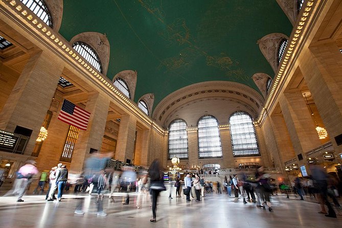 Manhattan Architecture Photography Tour - Why Manhattan Architecture Looks Better With a Pro in Your Ear
