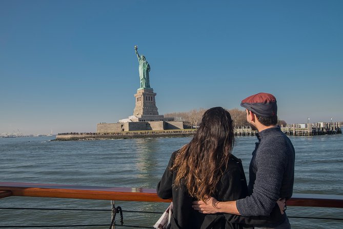 Manhattan Architecture Yacht Cruise - A 1920s yacht, not a slow ferry: the feel of the cruise