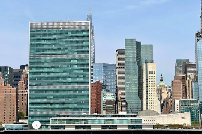 Manhattan Architecture Yacht Cruise - East River and Chrysler Building moments: when the skyline snaps into focus
