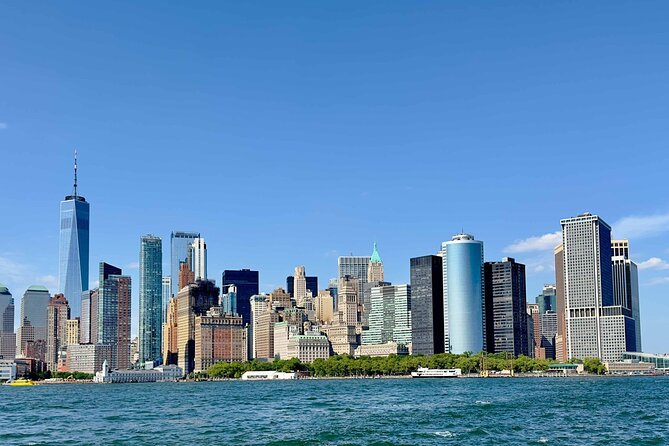 Manhattan Architecture Yacht Cruise - Upper West Side to the George Washington Bridge: the long view north