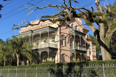 New Orleans Garden District Architecture Tour - Getting started at 2727 Prytania St: a smooth 2-hour plan