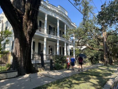 New Orleans : Garden District Architecture Walking tour - Lafayette Cemetery: Above-Ground Burials and What You Can’t Do