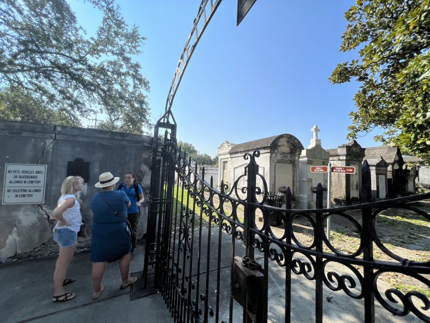 New Orleans : Garden District Architecture Walking tour - Walking Tips: How to Get the Most from a 2-Hour Architectural Tour