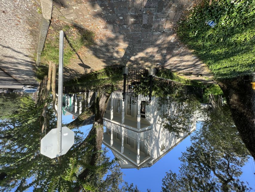 New Orleans : Garden District Architecture Walking tour - Meeting at Still Perkin: An Easy Start and No Fuss Ending