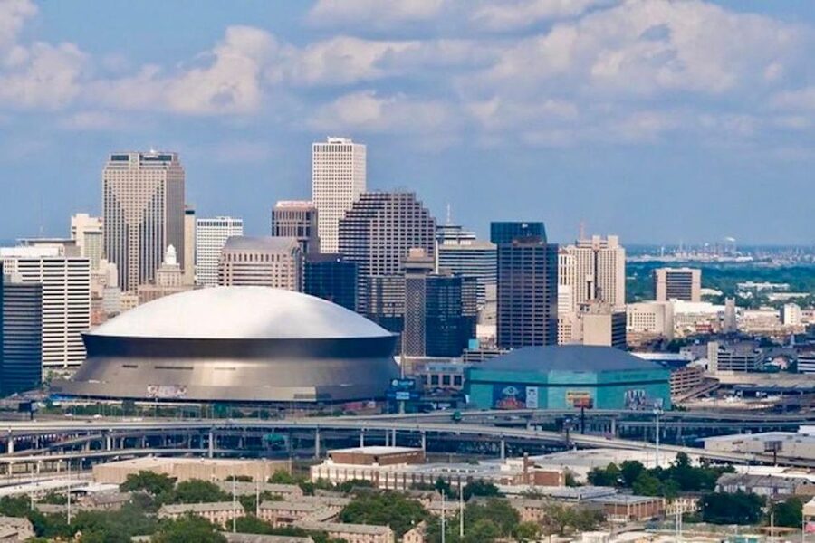 New Orleans: History, Culture & Architecture Guided Tour - Esplanade and grand mansions: architecture as a language