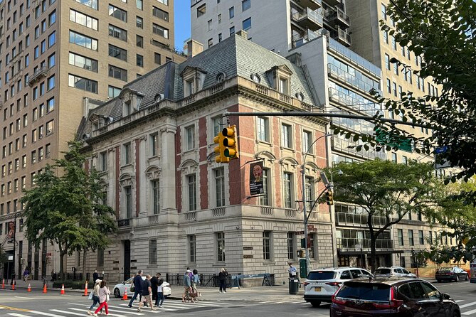 New York Upper East Side Art and Architecture Tour - Why the Upper East Side feels different with a guide