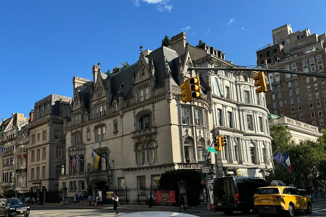 New York Upper East Side Art and Architecture Tour - Stop at the Guggenheim Museum: architecture lessons before you even go inside