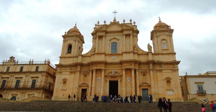 Noto: Sicilian Baroque Architecture Guided Walking Tour - Starting at Porta Reale: the right entrance to Noto’s Baroque mindset