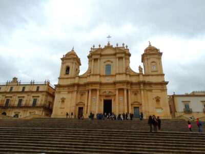 Noto: Sicilian Baroque Architecture Guided Walking Tour - The early “stairs + frescoes” stop: Noto’s interior drama hits fast