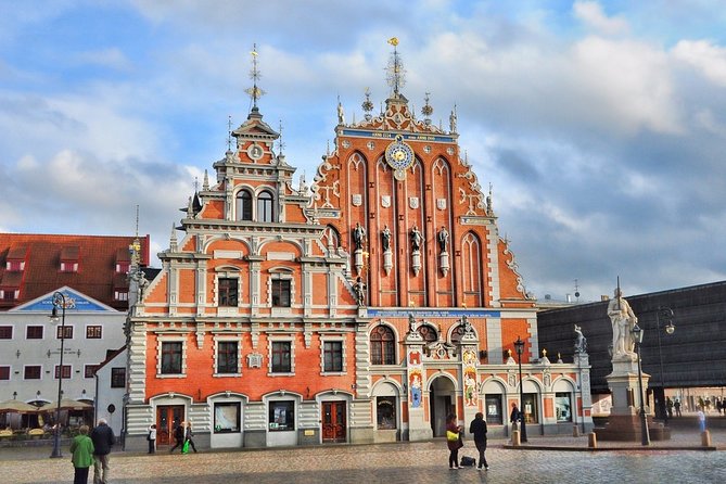 Old Town And Art Nouveau Walking Tour Of Riga - How the guide changes your view: Andra, Inga, and Maria’s styles
