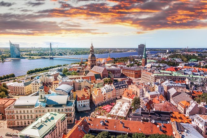 Old Town And Art Nouveau Walking Tour Of Riga - Meeting at 11:00 with hotel pickup: the easy start