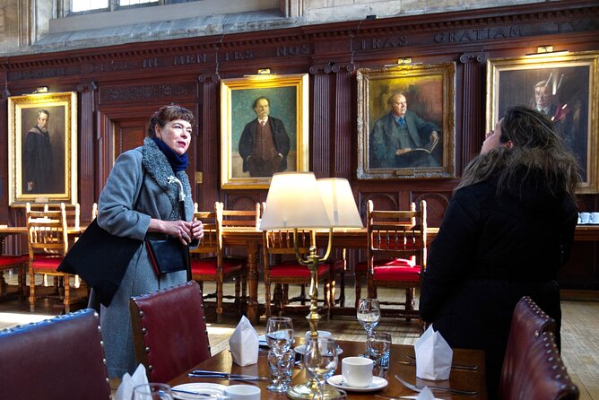 Oxford: 90 minute Architectural & Historical Highlights Tour - Libraries stacked on layers: Divinity School, the Bodleian, and Radcliffe Camera