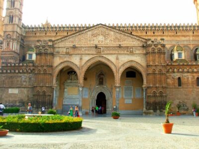 Palermo Tour: Magnificent Mixture Of Architectural Styles - Via Ruggero VII and Principe di Belmonte: Palermo’s Everyday Front Room
