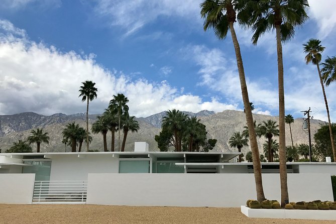 Palm Springs Modernism Architecture & History Bike Tour - The ride style: pacing, terrain, and how long each stop really feels