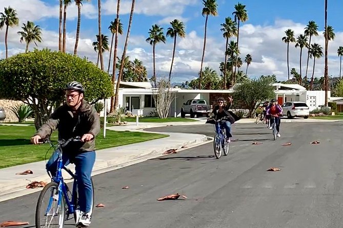 Palm Springs Modernism Architecture & History Bike Tour - Stop 1: Deepwell Estates and the 1950s mid-century housing wave