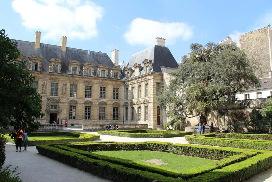 Paris: Discover the hidden architecture gems of Le Marais - Key points worth your attention