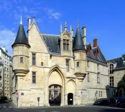 Paris: Discover the hidden architecture gems of Le Marais - Price and timing: is $41 for 150 minutes a good value?