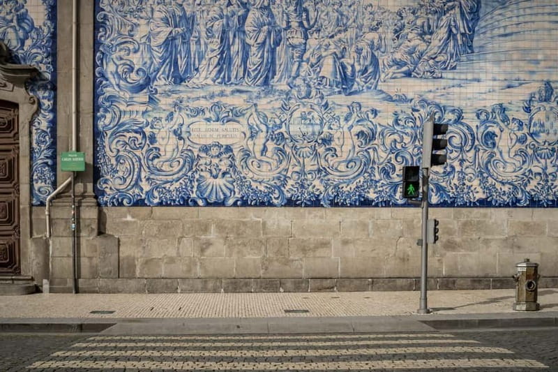 Porto Tour: Street Art & Architecture Experience 3h - How the tour ties street art to real architecture