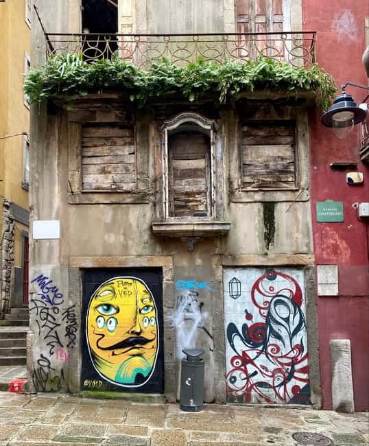 Porto Tour: Street Art & Architecture Experience 3h - The stories you’re actually there for