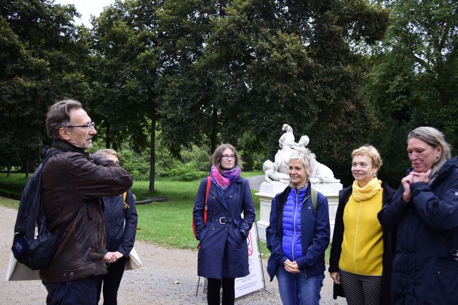 Potsdam: Guided Walking Tour of UNESCO Site and Architecture - Language and your expectations: the tour is in German