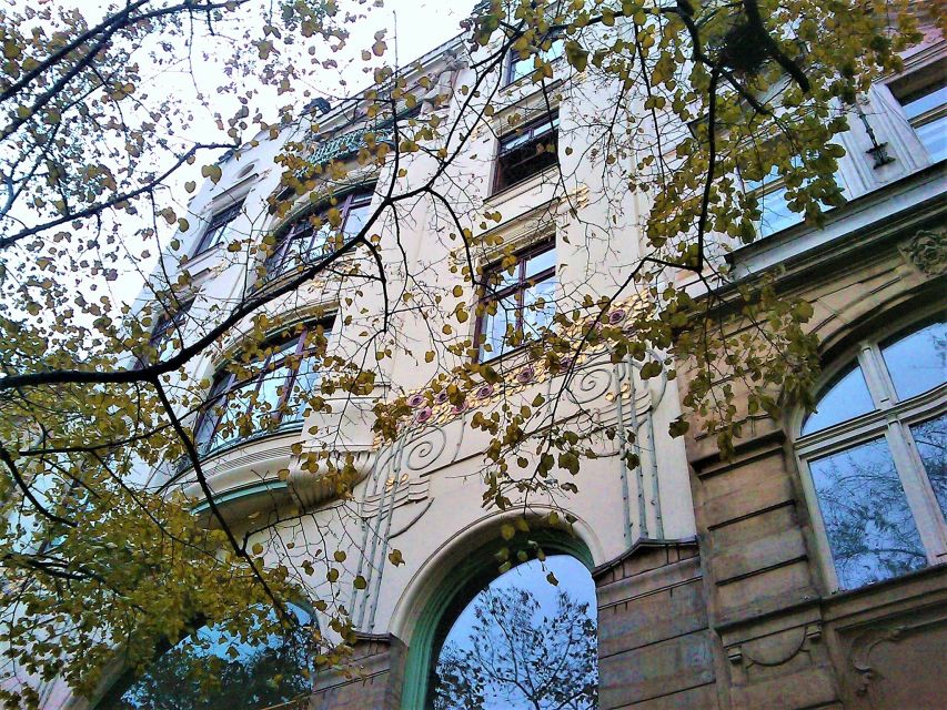 Prague Art Nouveau Tour - Meeting your French guide at hotel reception (and why it matters)