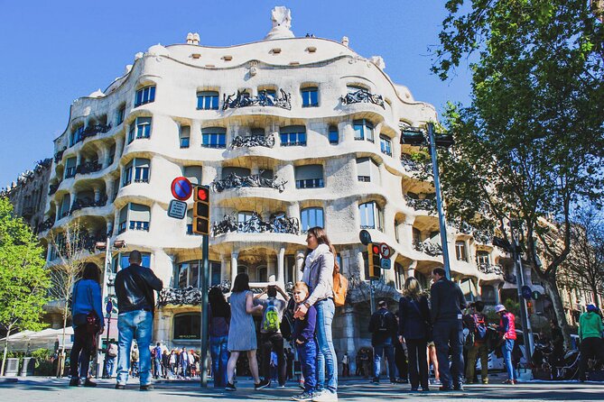 Private Barcelona Bike Tour, Gaudi's Art and Medieval Districts with Local Guide - Arc de Triomf: the red-brick break between beach and Gaudí