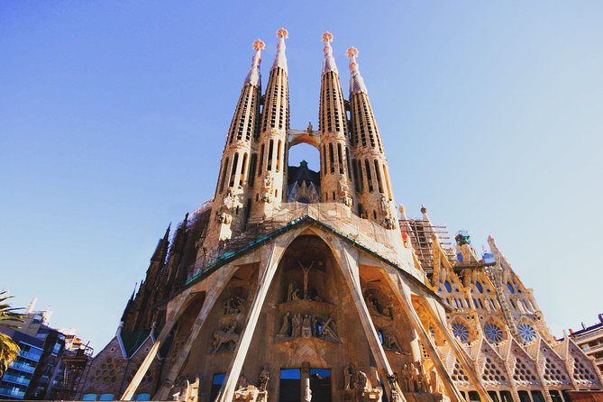 Private Barcelona Bike Tour, Gaudi's Art and Medieval Districts with Local Guide - Sagrada Família peek: what you get without the ticket