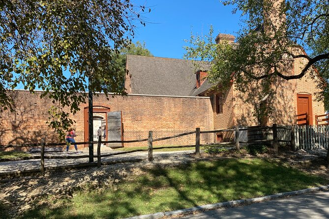 Private Colonial Williamsburg Architectural Tour - William & Mary and the Christopher Wren building: architecture across time