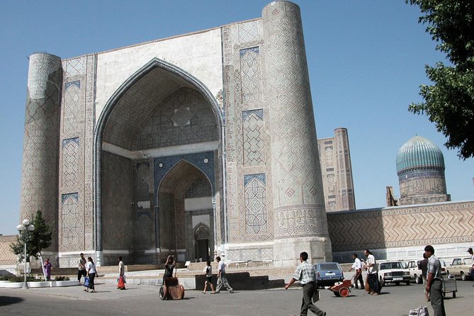 Private Guided Tour Samarkand city history and culture - Bibi Khanym Mosque: scale, meaning, and a quick finish near Siab Bazar