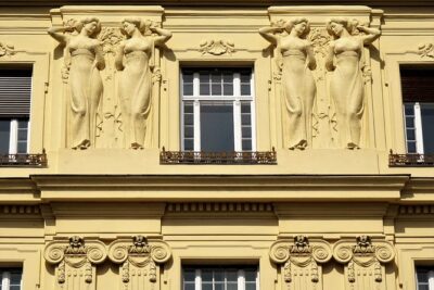 Private Klimt & Vienna Art Walk — From Baroque to Secession - Belvedere Palace Gardens: Where Baroque Gets Visual Tricks