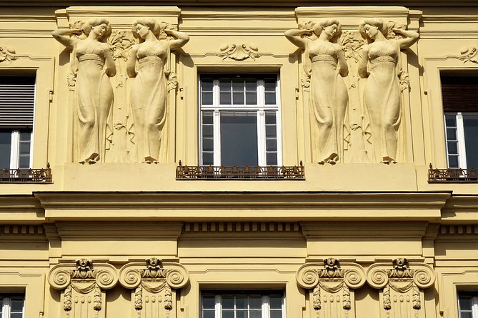 Private Klimt & Vienna Art Walk — From Baroque to Secession - Belvedere Palace Gardens: Where Baroque Gets Visual Tricks