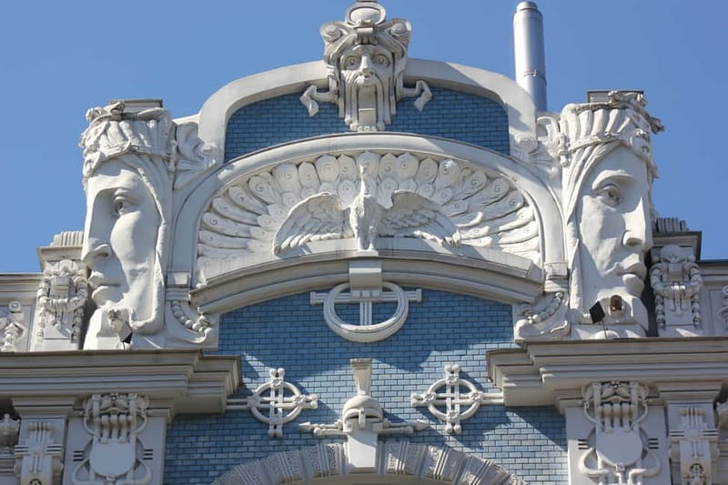 Riga: 2-Hour History of Art Nouveau Walking Tour - Start at Townhall Square: the House of Black Heads makes a perfect opening scene