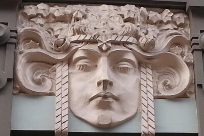 Riga Art Nouveau walking tour - Meeting at Laima Clock: how the tour sets the rhythm