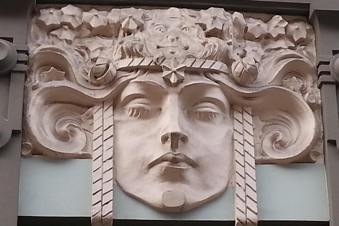 Riga Art Nouveau walking tour - Meeting at Laima Clock: how the tour sets the rhythm